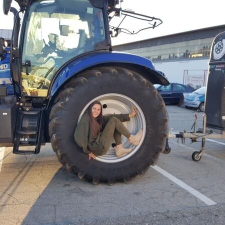 Unser Traktor! Finde die Fahrschülerin!